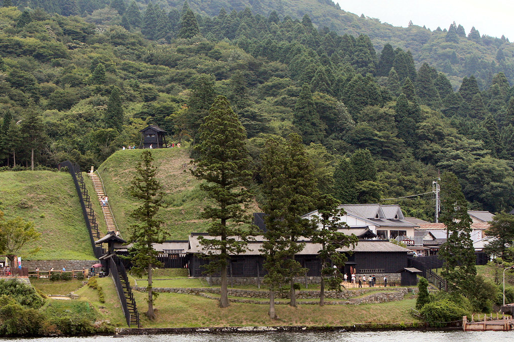 芦ノ湖から見た箱根関所の全景