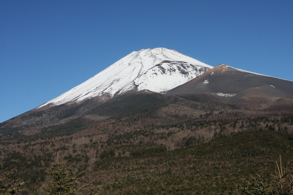 腰切塚から望む富士山と宝永山